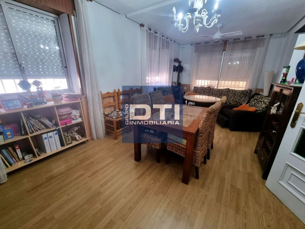 Chalet pareado en zona Fátima con amplitud y excelente comunicación. Albacete
