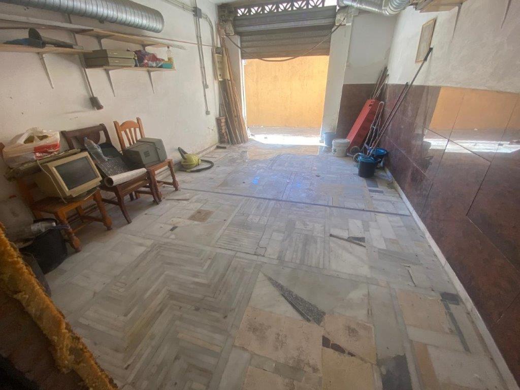 LOCAL COMERCIAL EN MIRAFLORES CON POSIBILIDAD DE CONVERTIR A VIVIENDA