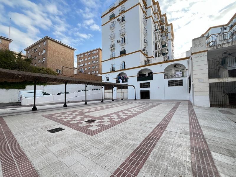 ¡GRAN OPORTUNIDAD EN ESTEPONA! LOCAL COMERCIAL EN BRUTO CON INFINITAS POSIBILIDADES