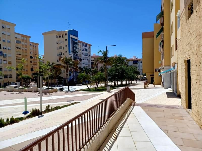 AMPLIO LOCAL PARA REFORMAR EN LA PLAZA DEL AJEDREZ, ESTEPONA