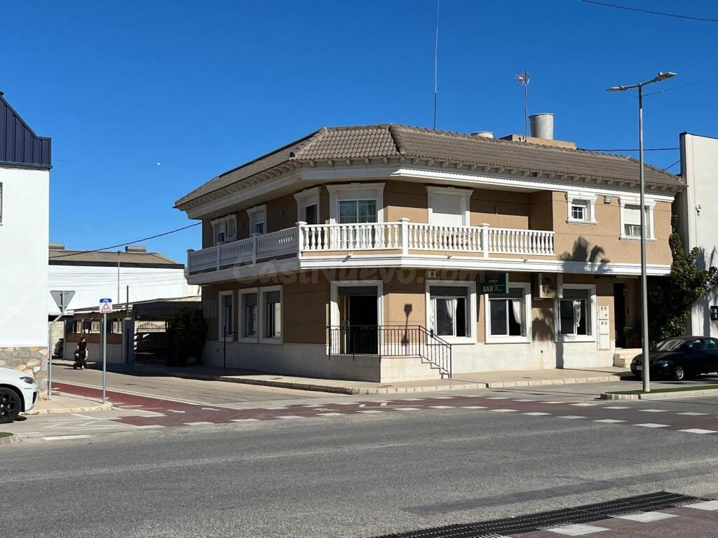 Casa y restaurante en venta en Benejuzar - foto 2
