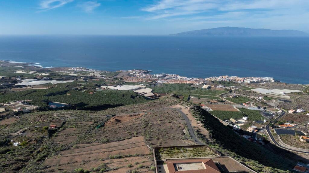 Terreno rústico en Chigora – con vistas al mar.