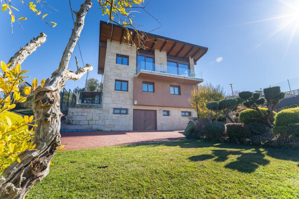 ? Exclusiva casa en Urbanizacion privada independiente con piscina | vistas al valle | pista de tenis | en A Cañiza (Galicia)