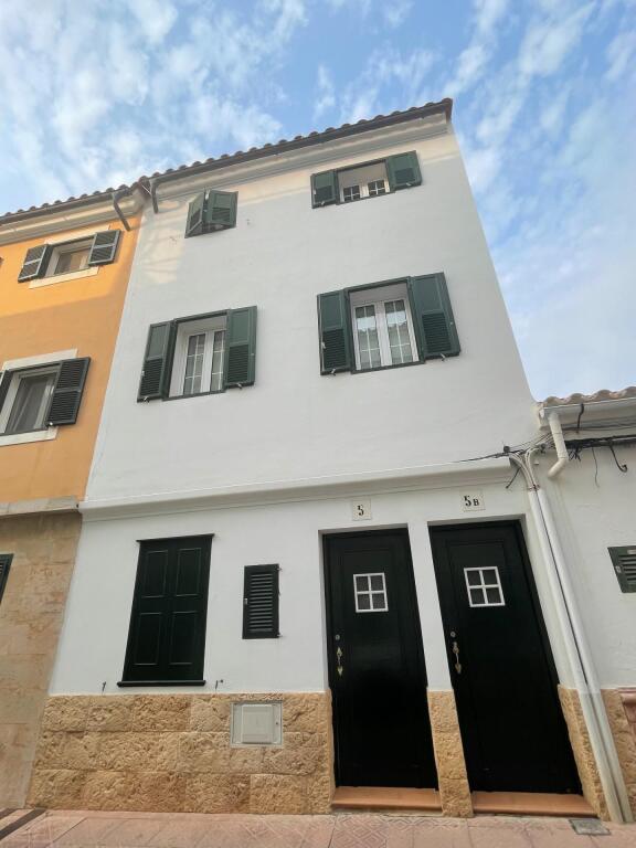 ? Permuta de Casa con encanto en el corazón de Mahón – Ideal para vivir e invertir