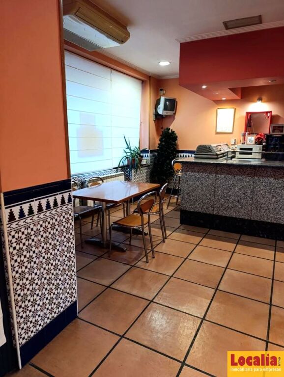 Bar para rediseño con salida de humos, Palencia