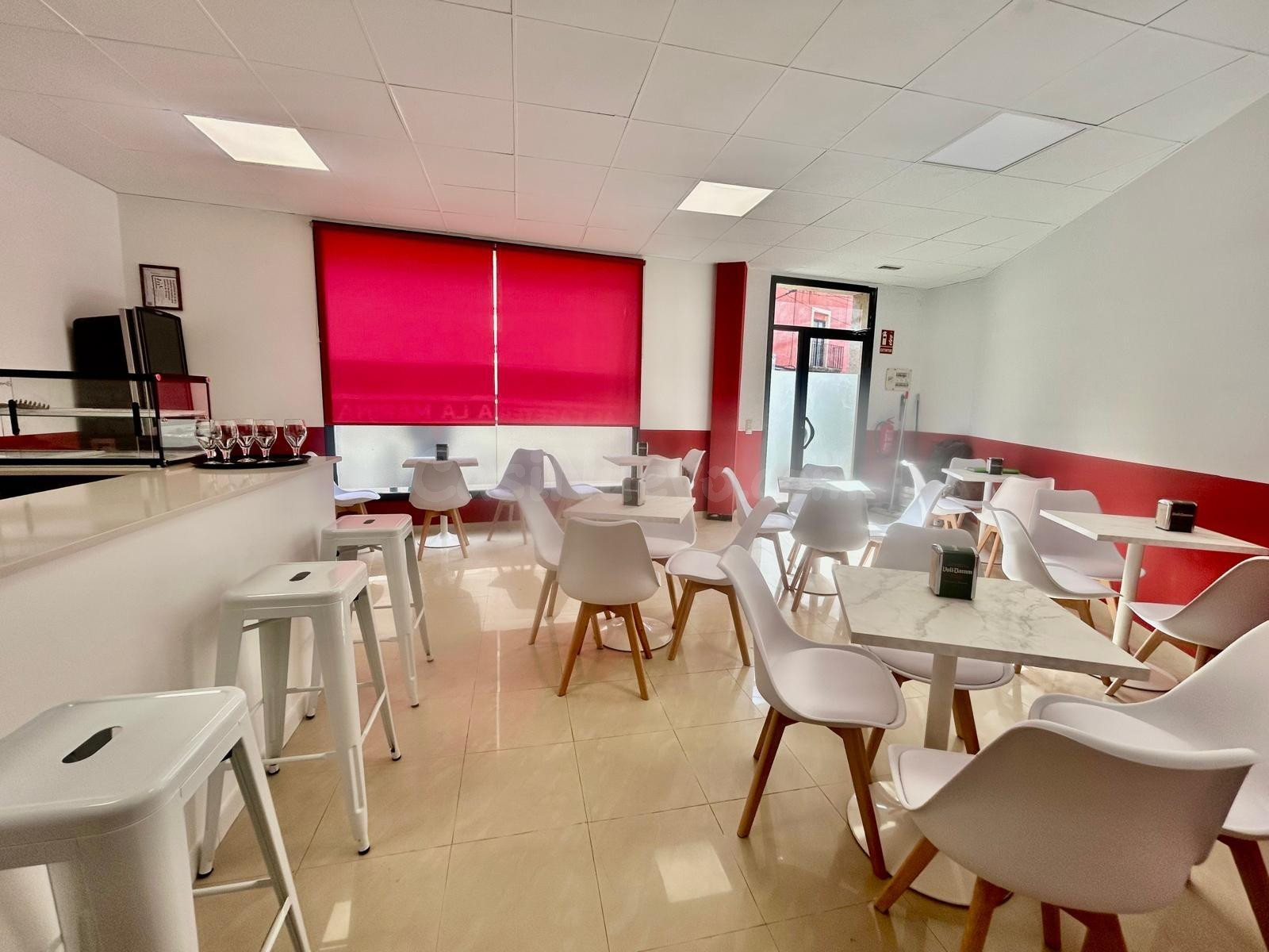 SE TRASPASA BAR EN PLENO FUNCIONAMIENTO