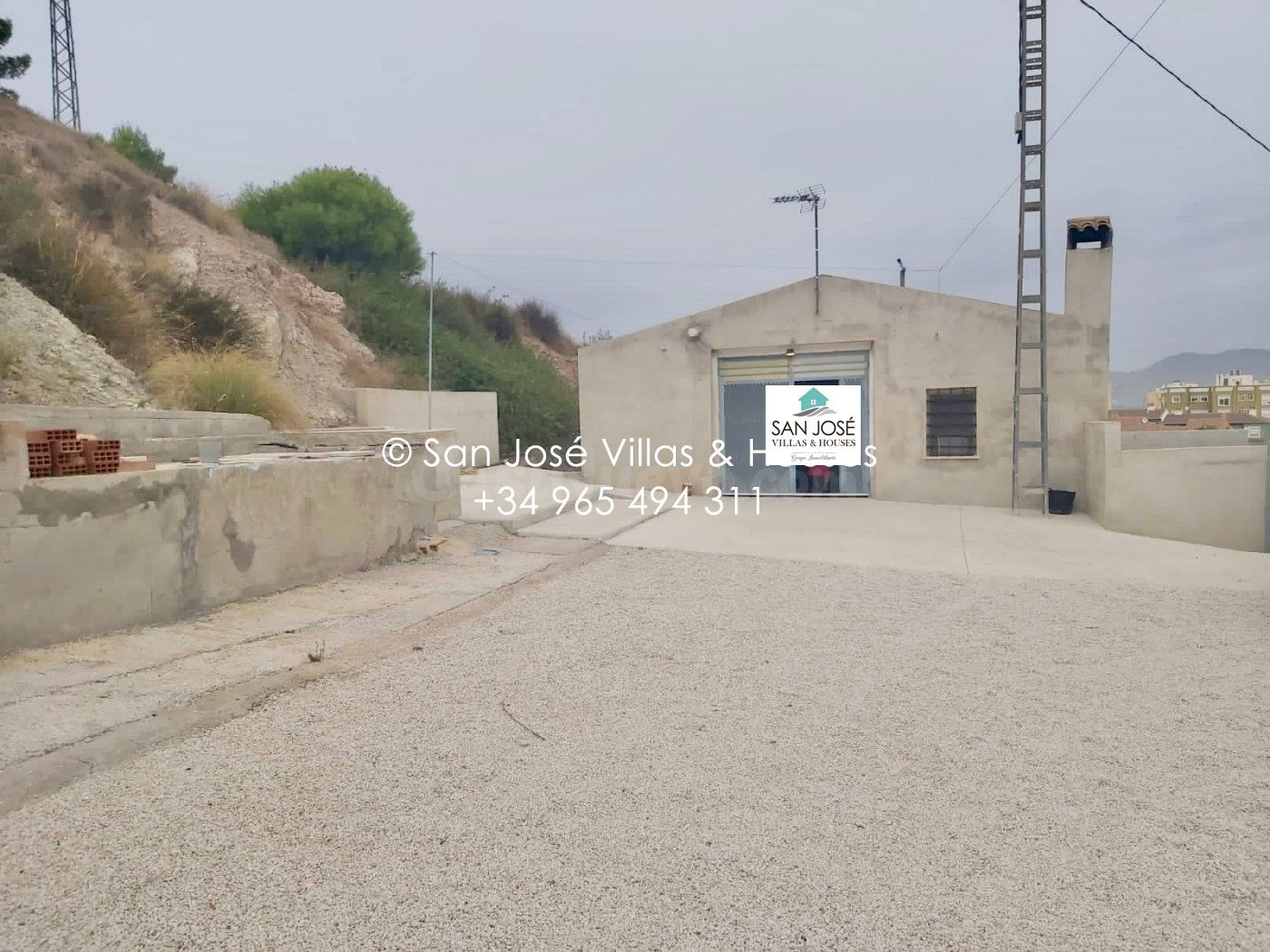 SE VENDE CASA DE CAMPO DIAFANA MUY CERCA DE ASPE