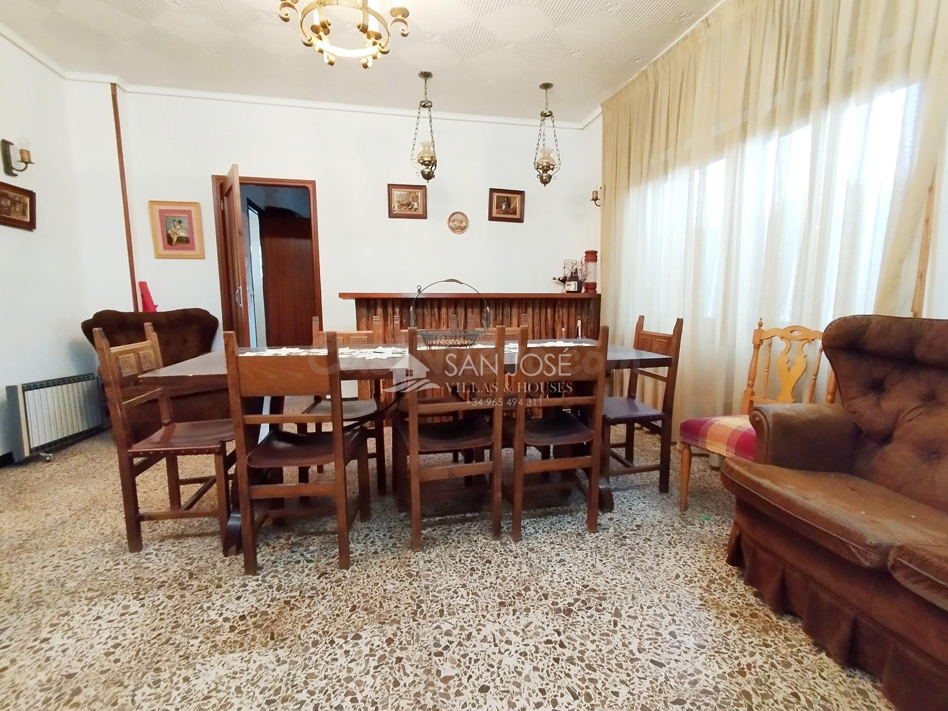 SE VENDE CHALET EN PARCELA URBANA EN LA ROMANA