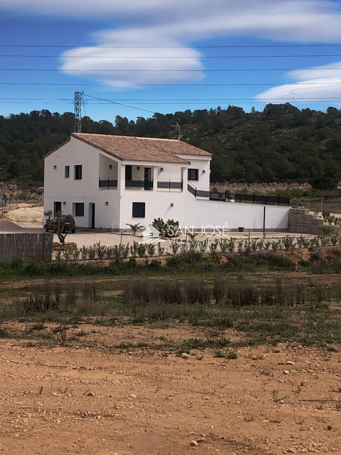 SE VENDE ESPECTACULAR CHALET DE LUJO EN MONOVAR.