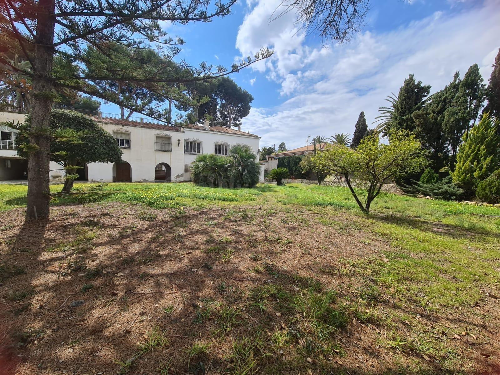 SE VENDE CHALET EN MUY BUENA ZONA CON PARCELA A 5 MINUTOS DE - foto 2