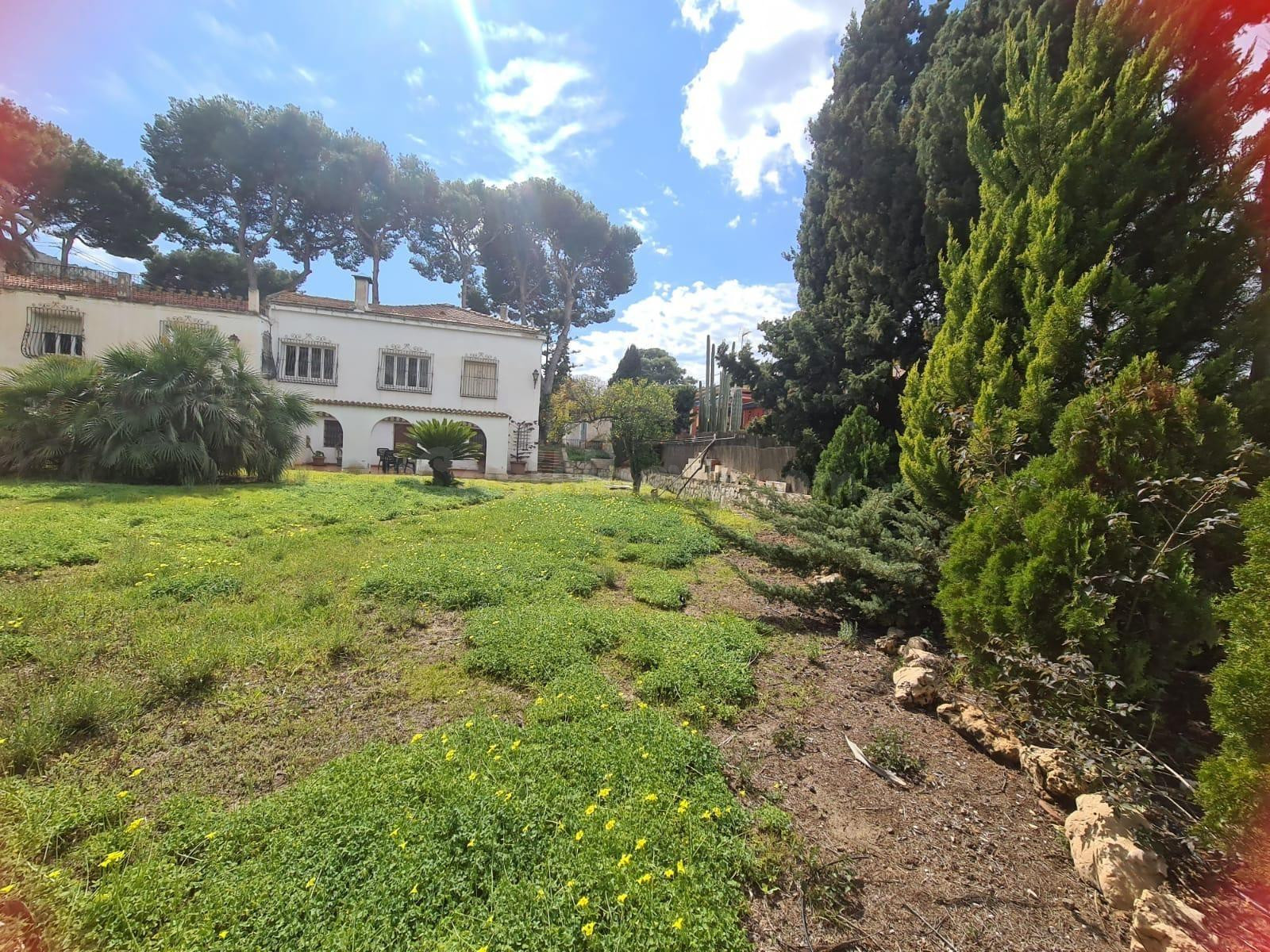 SE VENDE CHALET EN MUY BUENA ZONA CON PARCELA A 5 MINUTOS DE - foto 4