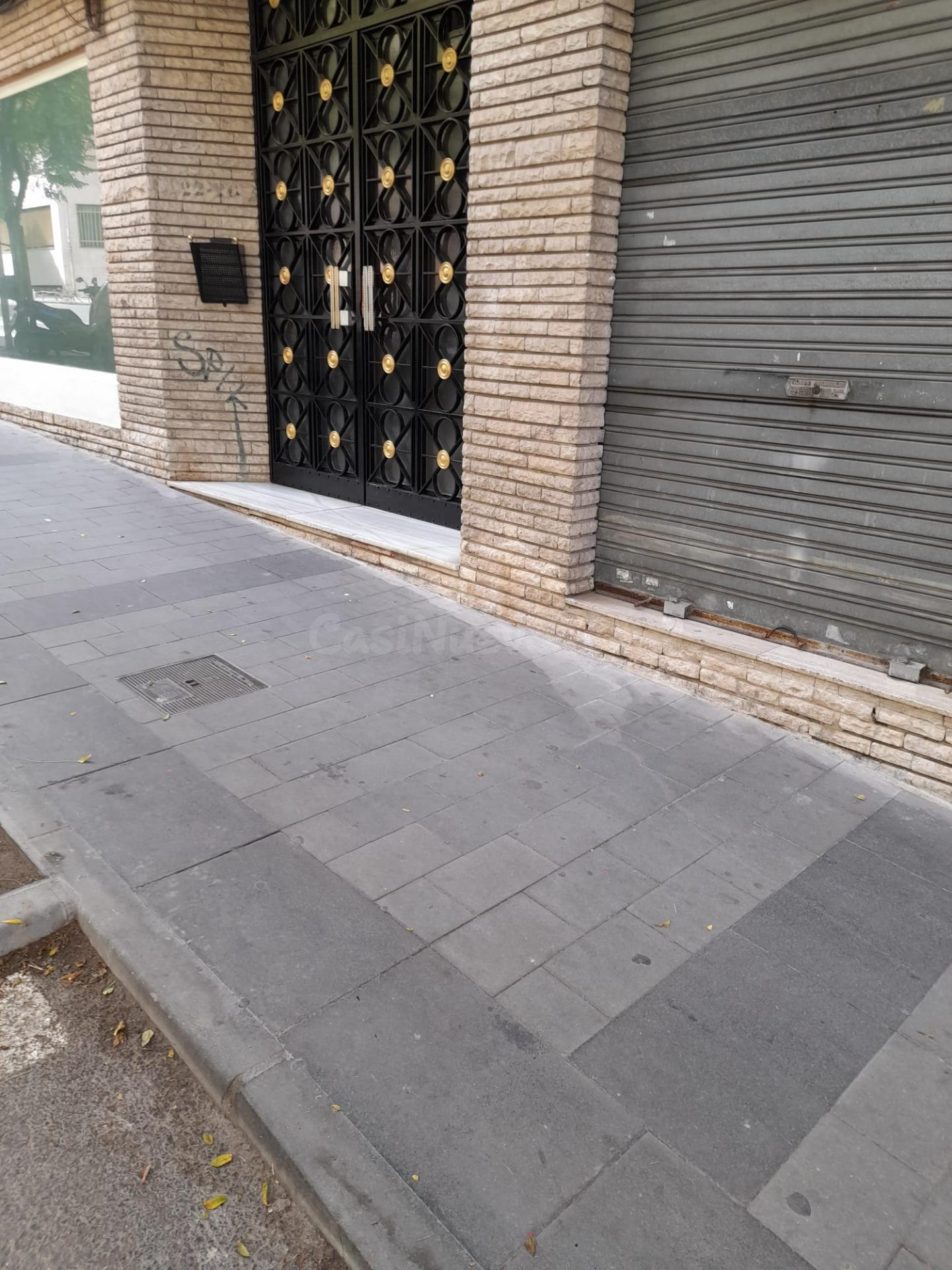 SE VENDE LOCAL /  BUENA ZONA /ZONA CAROLINAS