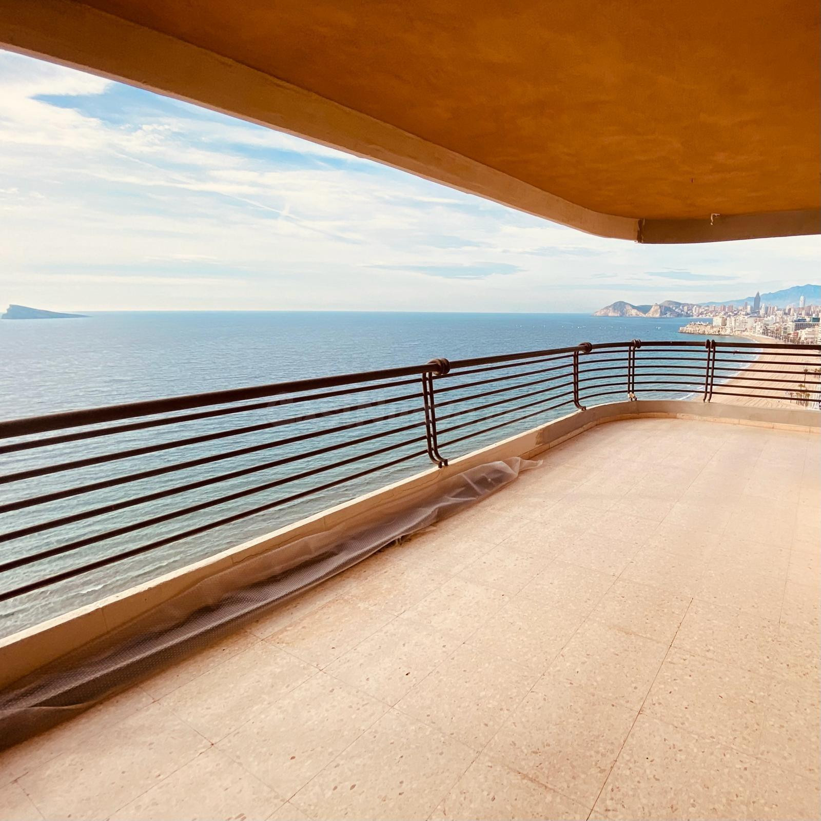 Piso tres dormitorios primera linea Levante (cl)