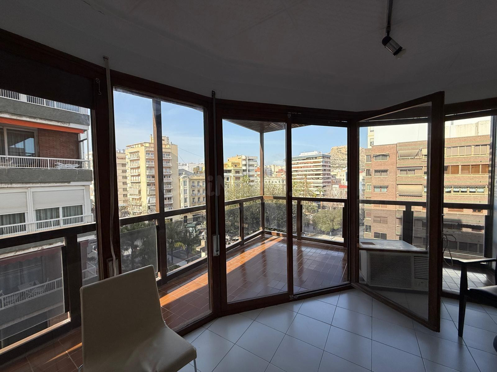 Piso en el centro de Alicante – Amplio, luminoso y con vistas despejada
