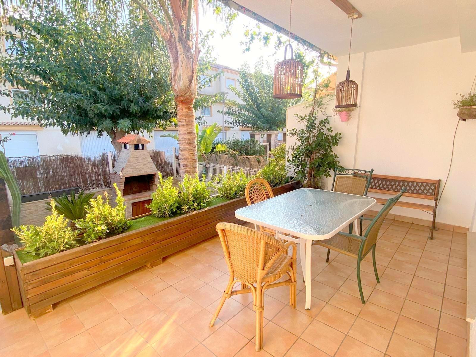 ADOSADO EN VENTA CON TERRAZA Y GARAJE