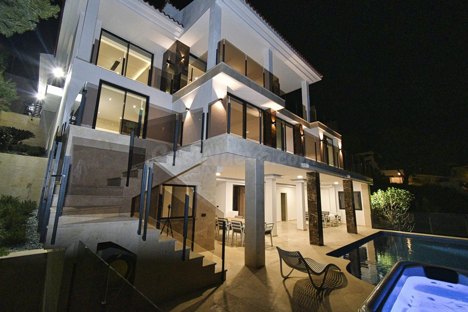 SE VENDE UNA VILLA EN ALTEA HILLS