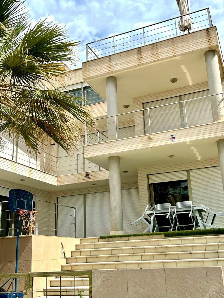 ADOSADO EN VENTA EN GUARDAMAR DEL SEGURA CERCA DEL MAR