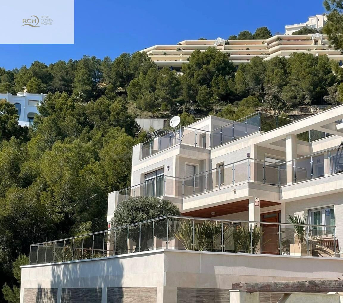 SE VENDE MARAVILLOSA VILLA EN ALTEA HILLS.