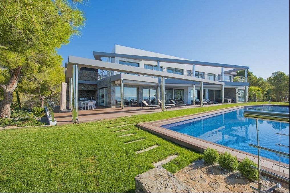 VILLA DE LUJO EN PRIMERA LINEA EN ALTEA