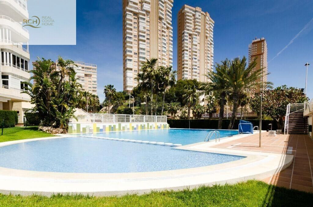 SE VENDE MARAVILLOSO PISO EN LA PRIMERA LÍNEA DE LA PLAYA DE PONIENTE EN BENIDORM