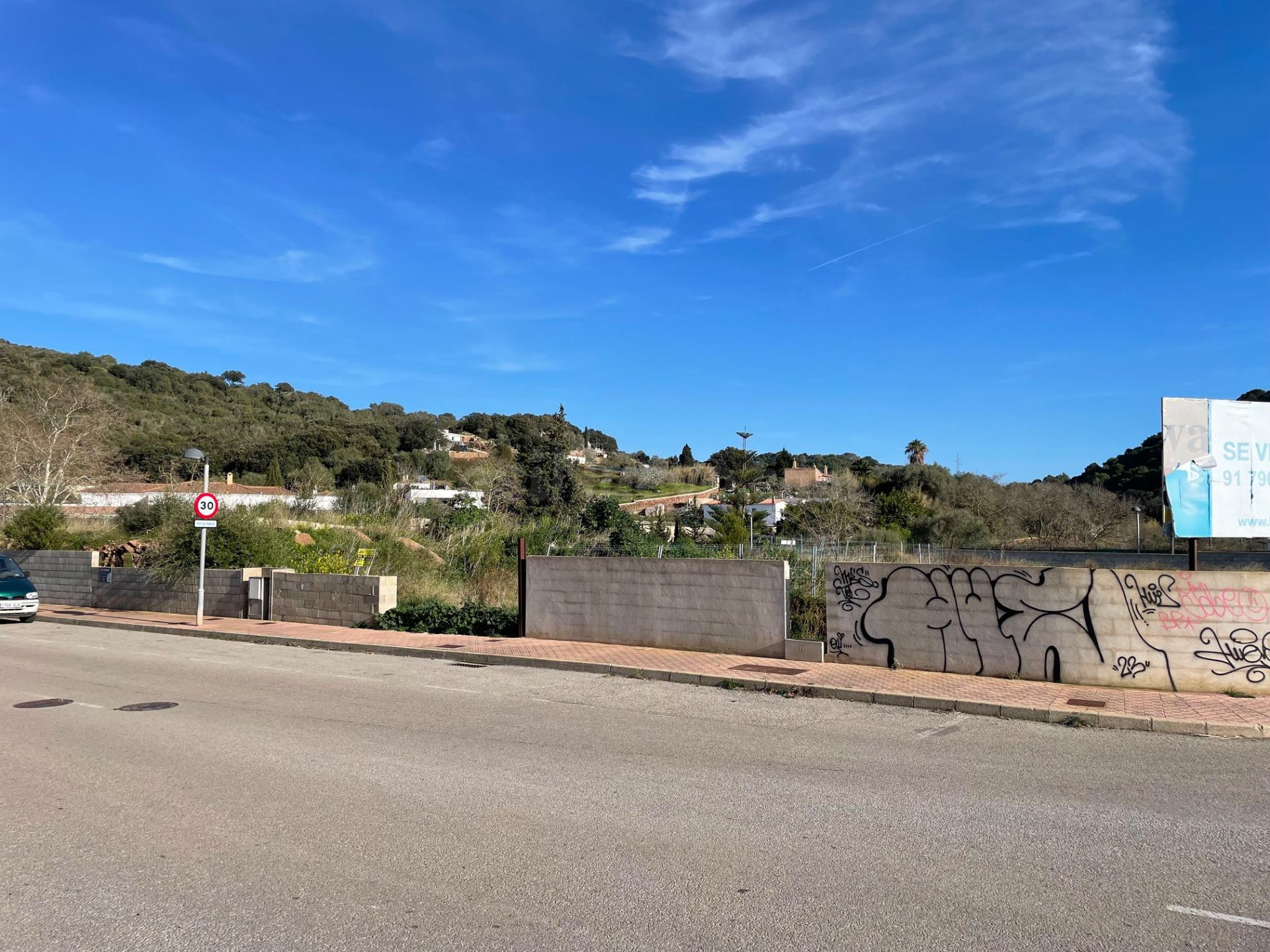 Terreno Urbanizable en Ferreries con Vistas Despejadas al Ca
