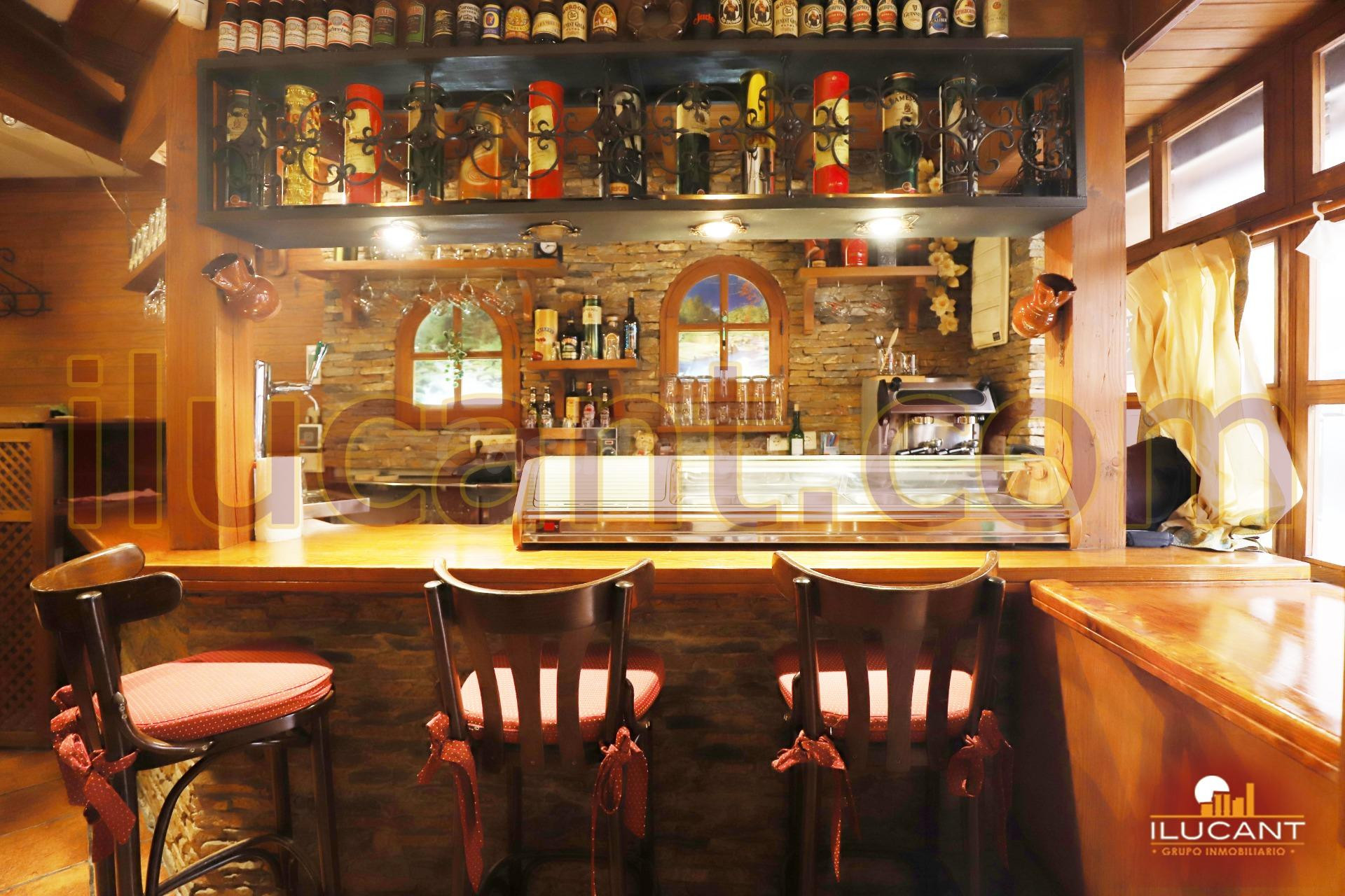 BAR-CAFETERIA en ALQUILER, LISTO PARA FUNCIONAR, TOTALMENTE EQUIPADO -- NO TIENE SALIDA DE HUMOS