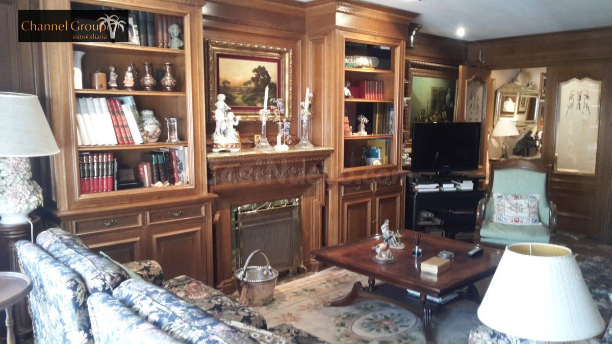 SE VENDE CASA SEÑORIAL UBICADA EN PLENO CENTRO CON EXCELENTES VISTAS