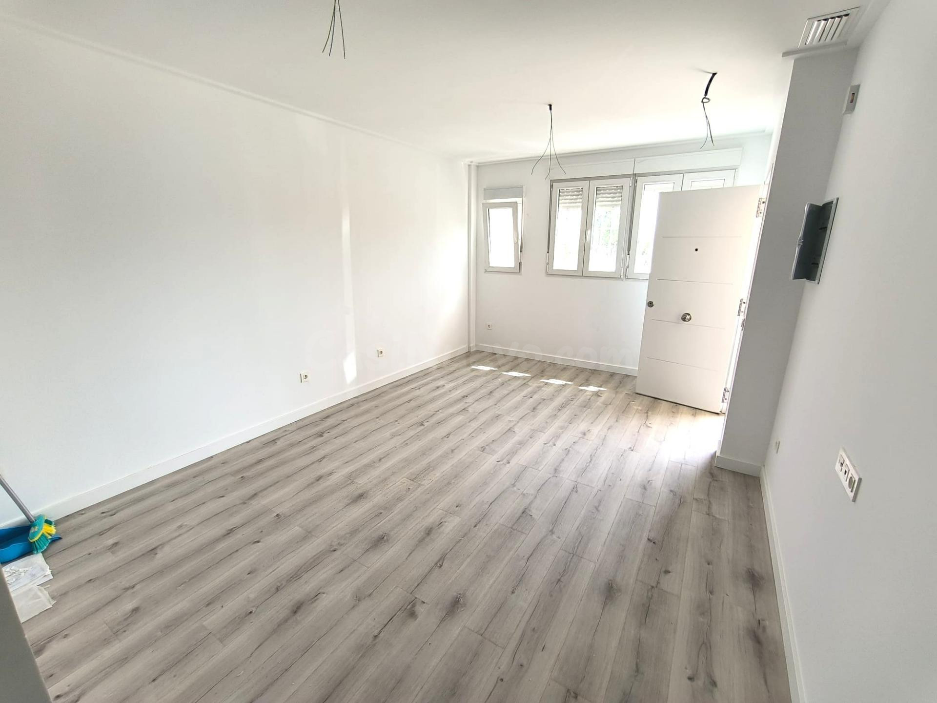 SE VENDE PLANTA BAJA EN ZARANDONA