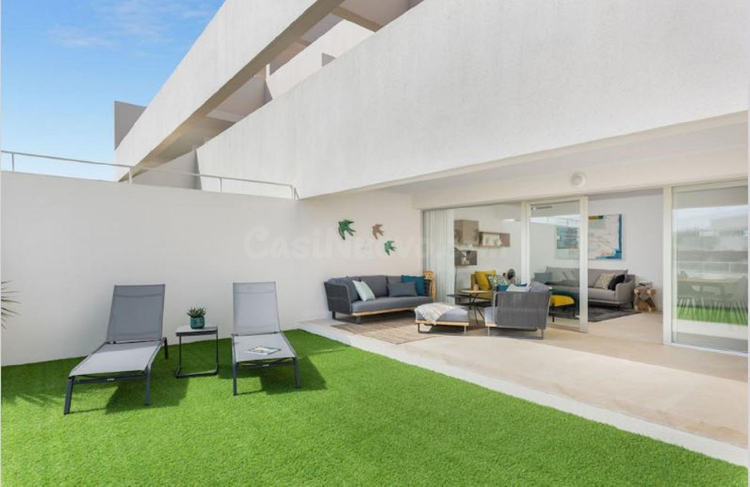 FANTASTICO BUNGALOW FRENTE A LA LAGUNA ROSA EN TORREVIEJA A ESTRENAR