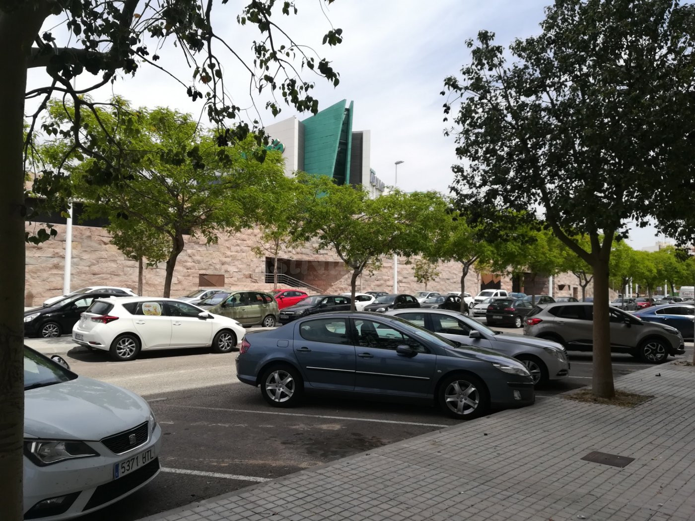LOCAL COMERCIAL JUNTO A CORTE INGLES