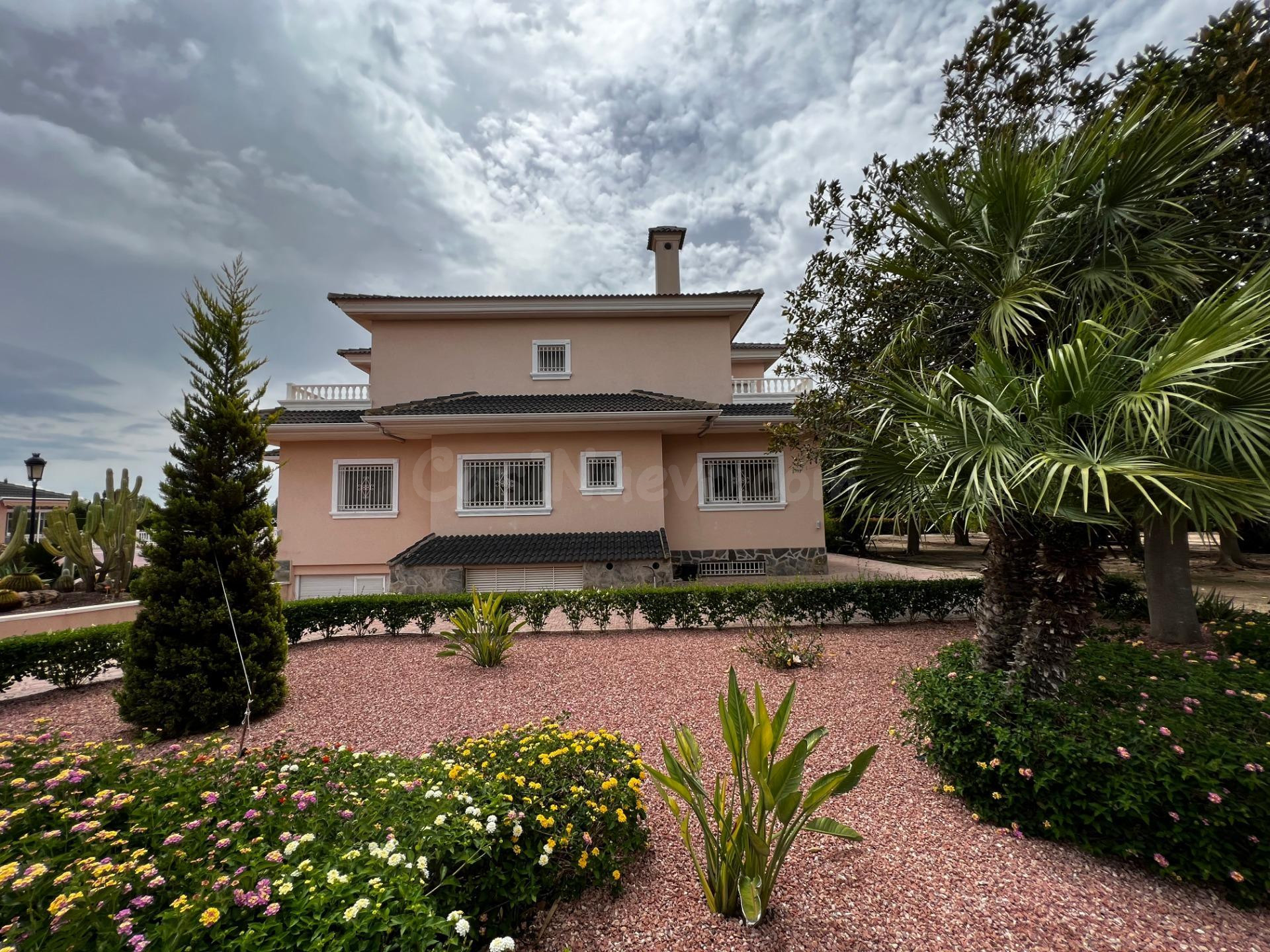 Chalet a la venta con piscina y pista de tenis en Elche, zona Perleta.