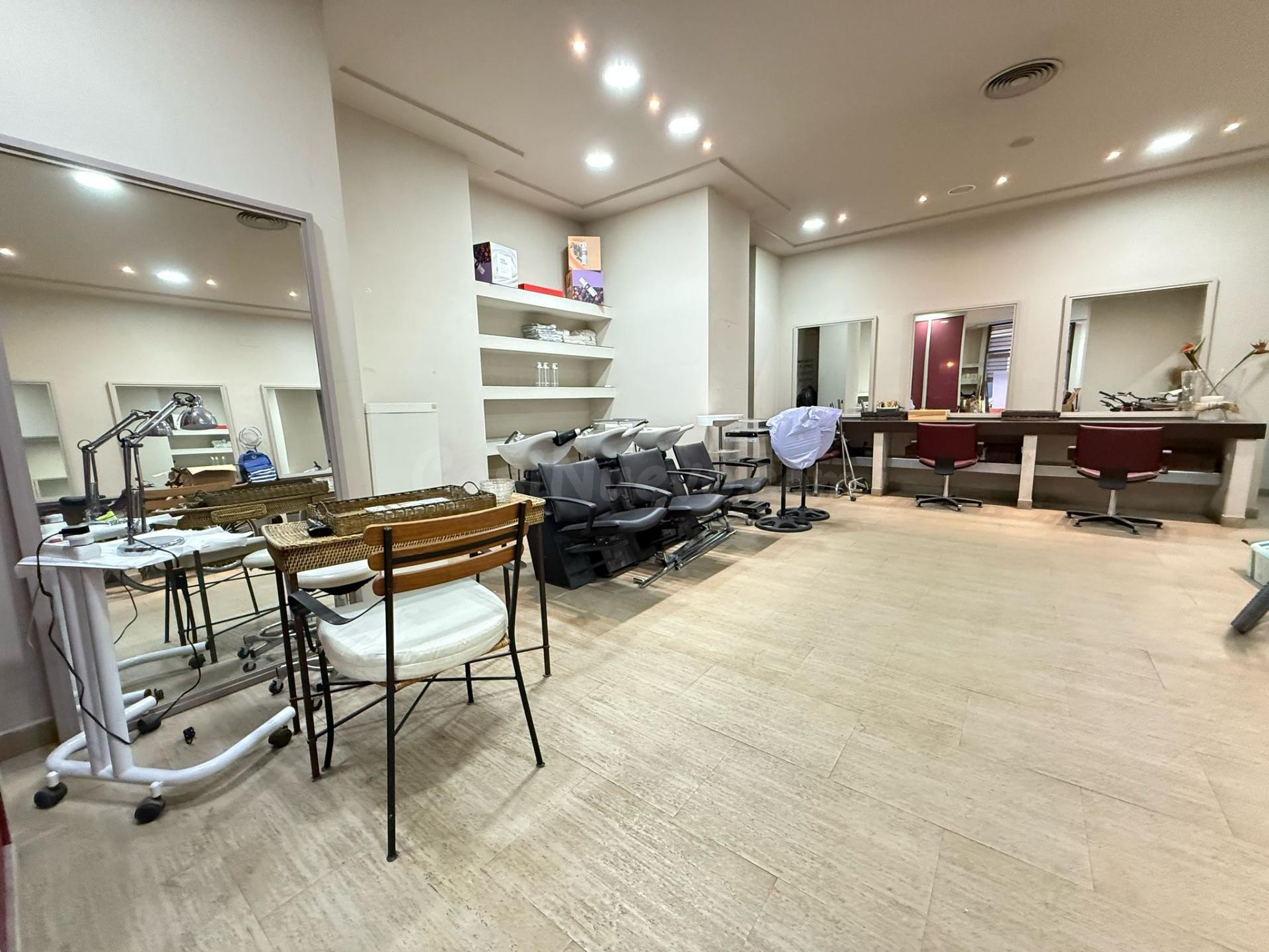 Oportunidad Única: Local Comercial en Venta en el Corazón de Los Ángeles