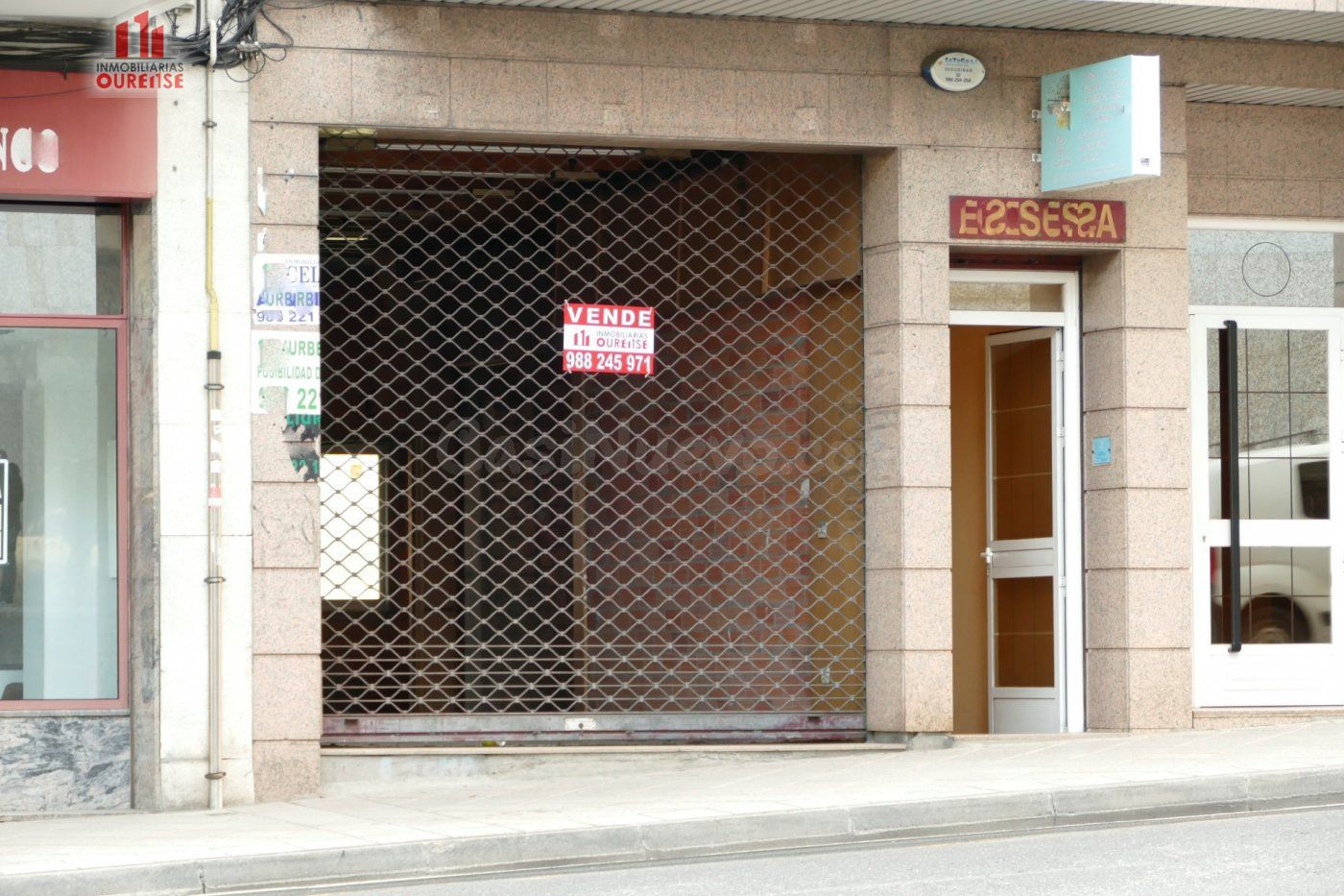 LOCAL COMERCIAL SEMIACONDICIONADO AL LADO DEL JARDÍN DEL POSÍO