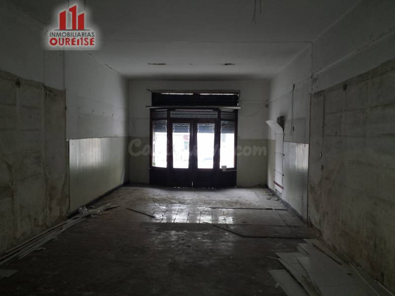 LOCAL COMERCIAL EN LA ZONA DE LAS LAGUNAS.