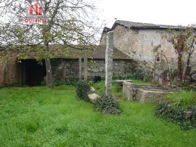CASA CON ENCANTO PARA REFORMAR