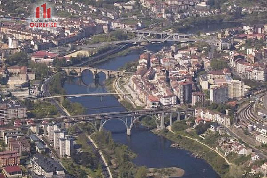 SE VENDE O ALQUILA BAJO EN EL BARRIO DEL VEINTIUNO