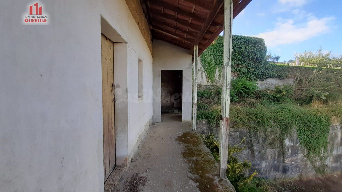 CASA DE PIEDRA PARA REFORMAR, CON PATIO Y PEQUEÑO JARDÍN, EN - foto 4