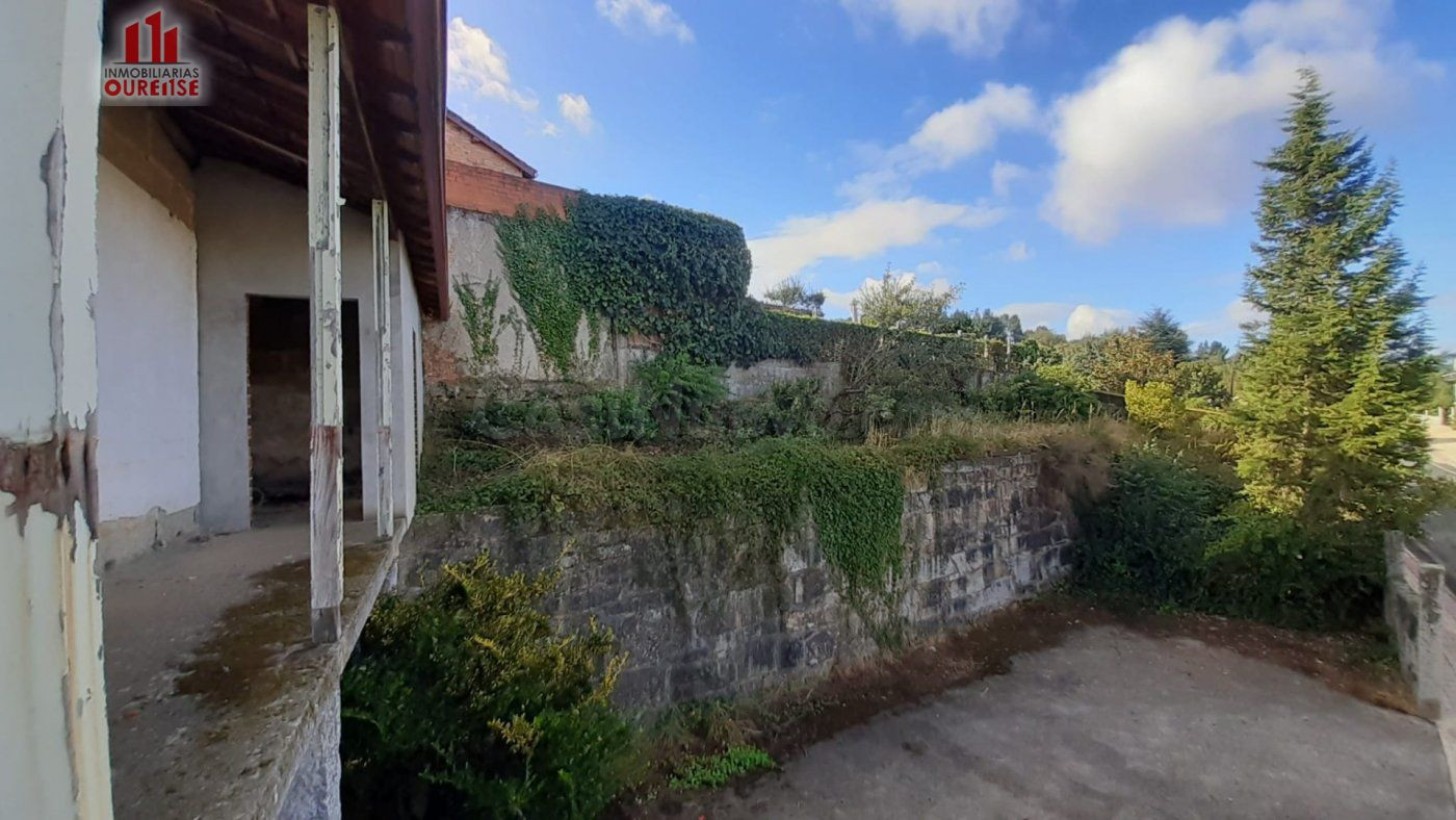 CASA DE PIEDRA PARA REFORMAR, CON PATIO Y PEQUEÑO JARDÍN, EN - foto 5