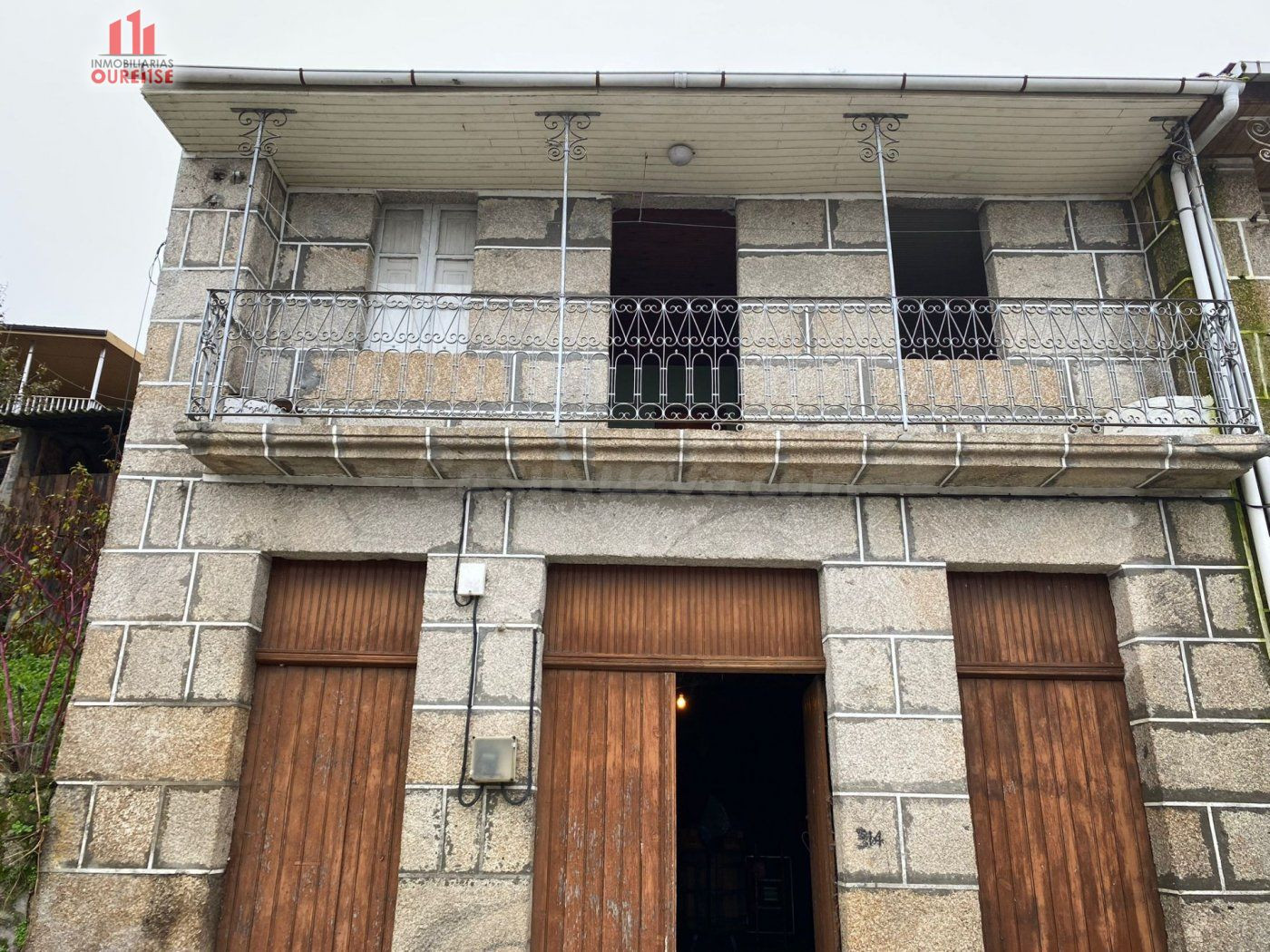 CASA DE PIEDRA EN LA ZONA DE CENLLE A 15 MINUTOS DE LA CIUDAD DE OURENSE