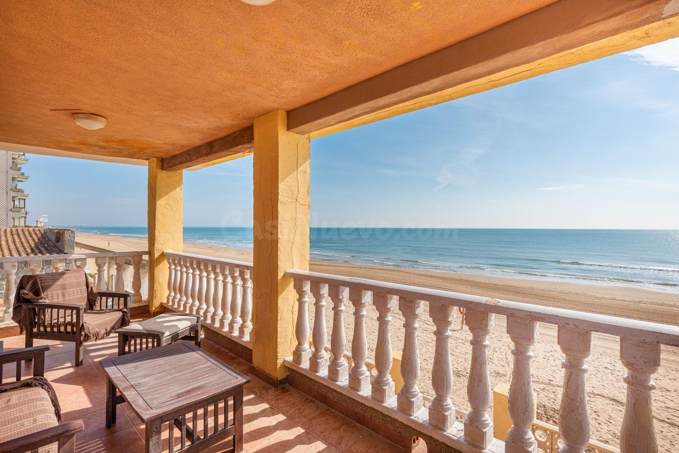 CHALET EN PRIMERA LINEA EN PLAYA GUARDAMAR 6 HABS