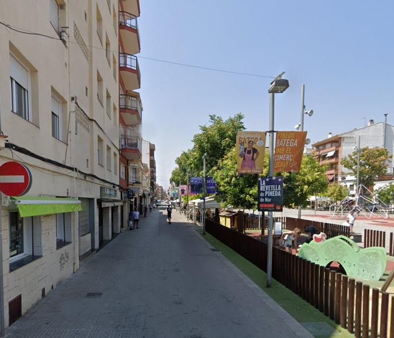 ATENCIÓN INVERSORES, PISO OCUPADO POR PERSONA SIN JUSTO TÍTULO EN VENTA EN EL CENTRO DE PINEDA DE MAR, BARCELONA