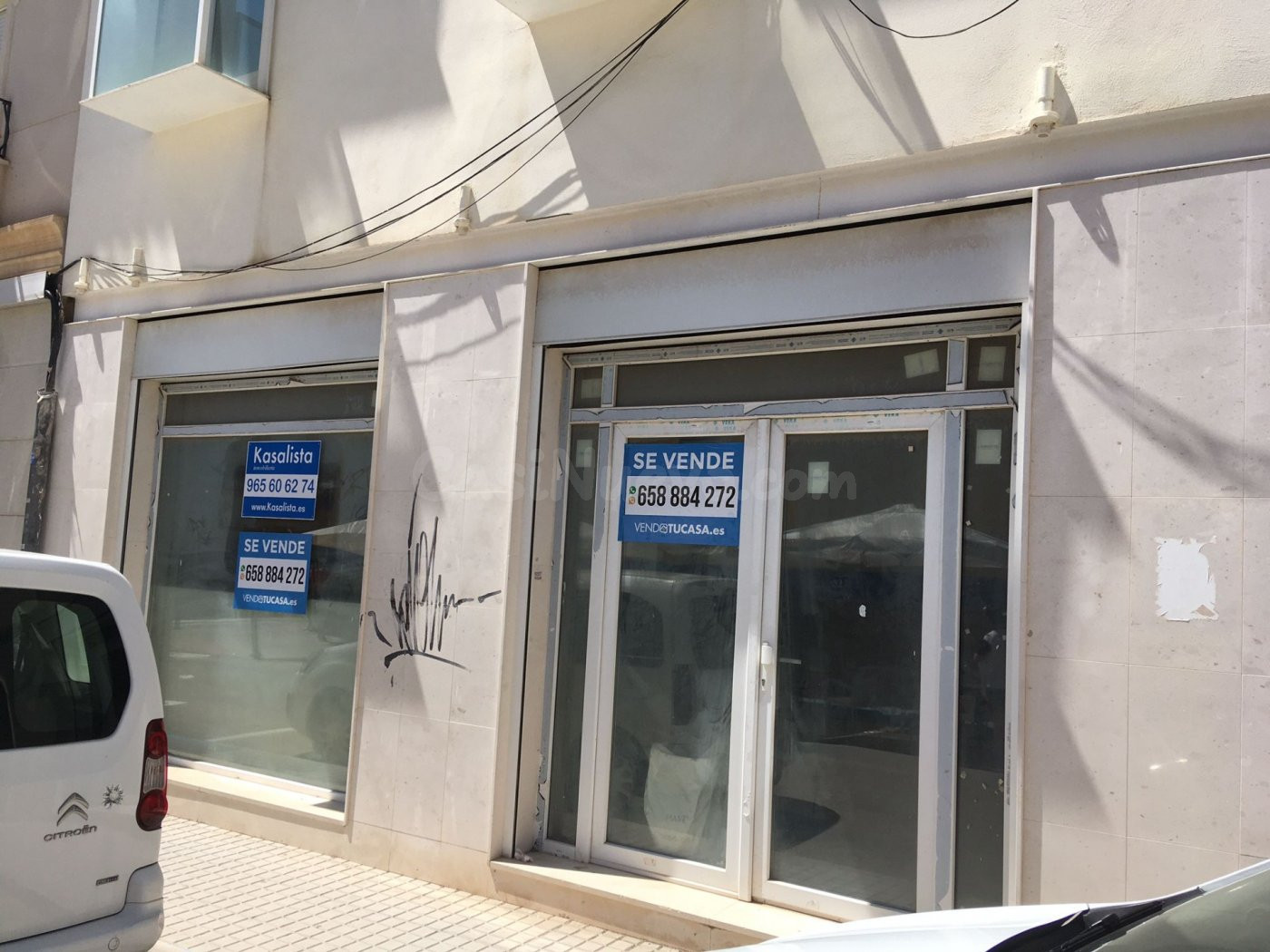 local comercial 90 m2. enfrente del mercado central de Novelda