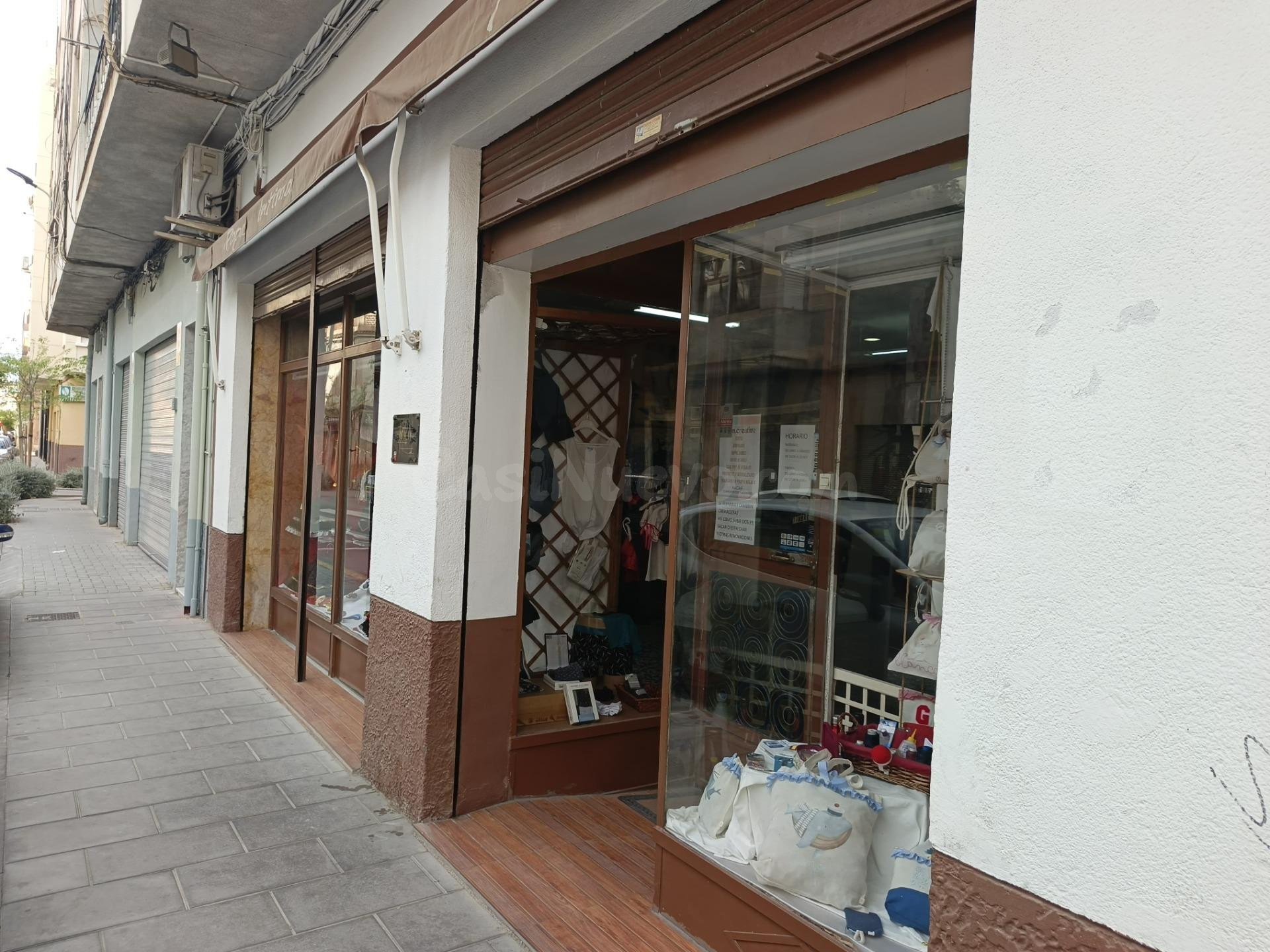 Amplio Local Comercial en Elda.