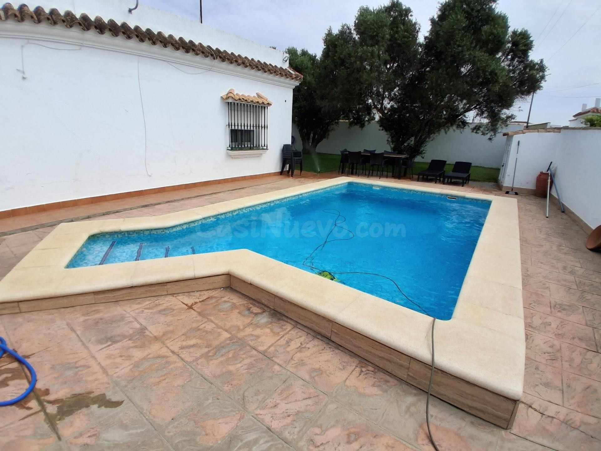 CHALET EN EL COLORADO (CONIL): PISCINA, LICENCIA TURÍSTICA Y DOBLE PARCELA.