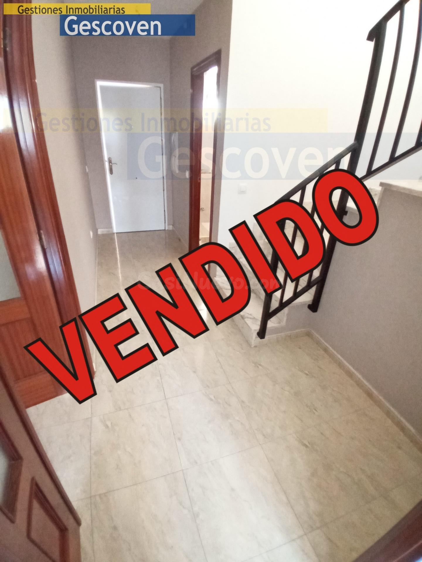 CHALET ADOSADO CON PATIOS PARKING Y TERRAZAS