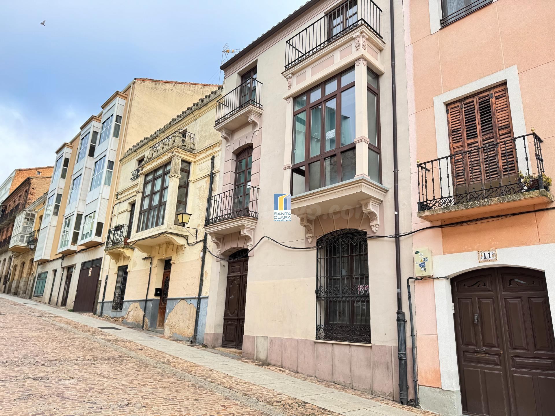 CASA EN VENTA CON 520 M2 JUNTO A LA PLAZA MAYOR DE ZAMORA, PLENO CENTRO DE LA CIUDAD