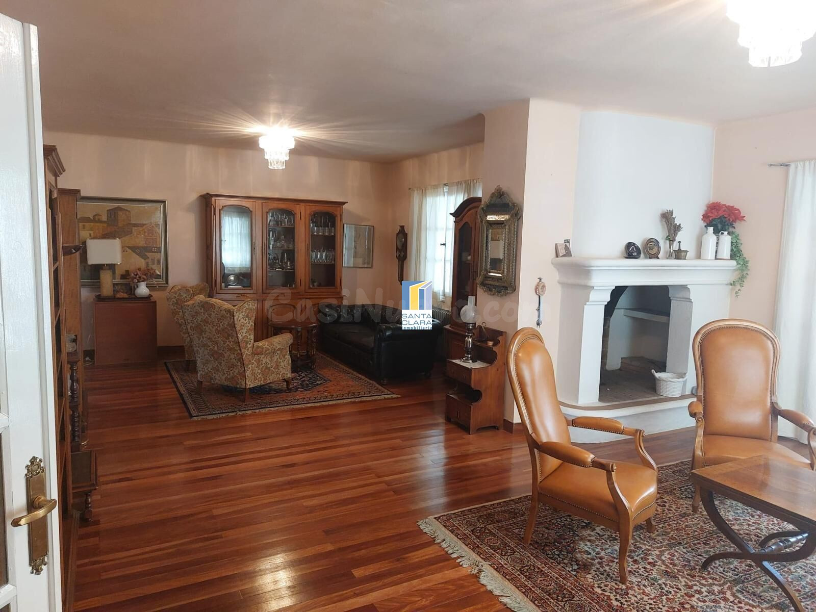 CASA EN VENTA DE 6 DORMITORIOS, 4 BAÑOS, JARDÍN Y GARAJE EN URB. LAS VILLAS, MORALES DEL VINO.