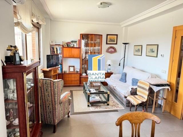 CASA EN VENTA CON 3 DORMITORIOS, 2 BAÑOS, 2 GARAJES Y PATIO  - foto 5
