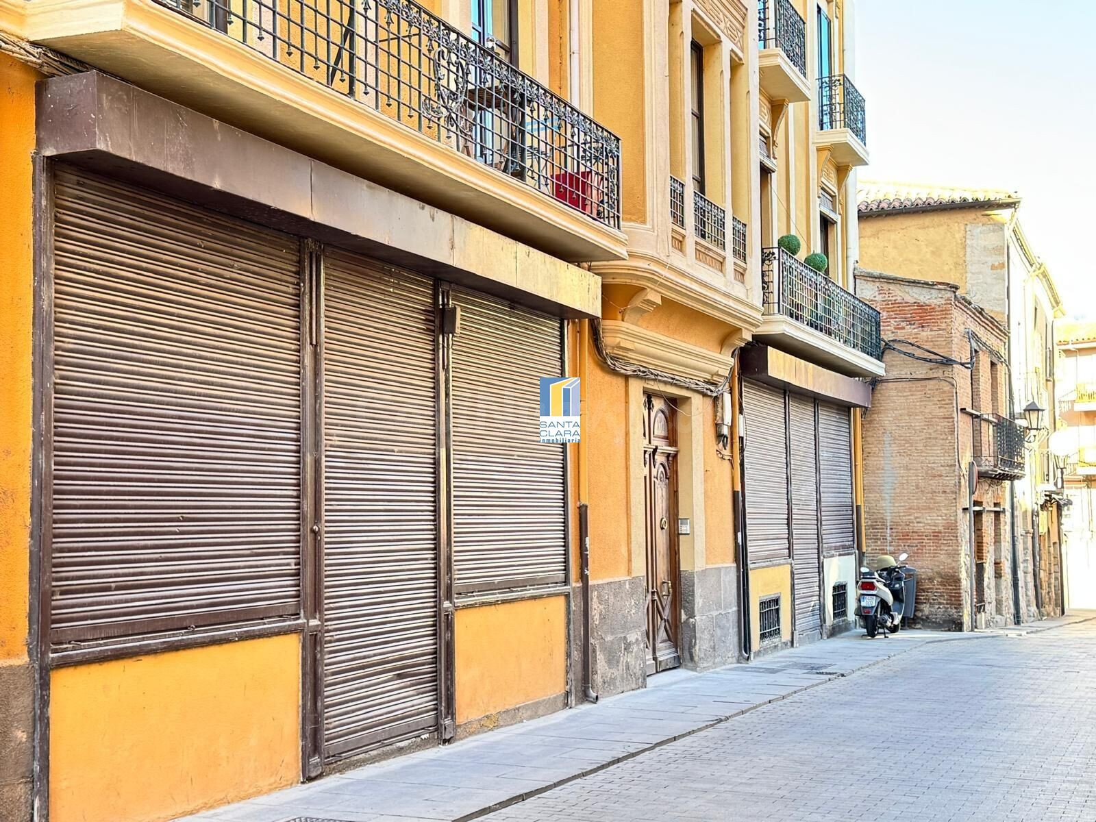 AMPLIOS LOCALES EN VENTA UBICADOS JUNTO A LA PLAZA MAYOR DE ZAMORA.
