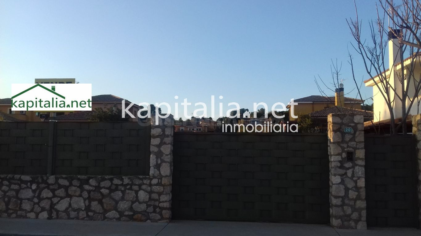 Parcela en venta en la urbanización las aguas de Ontinyent.